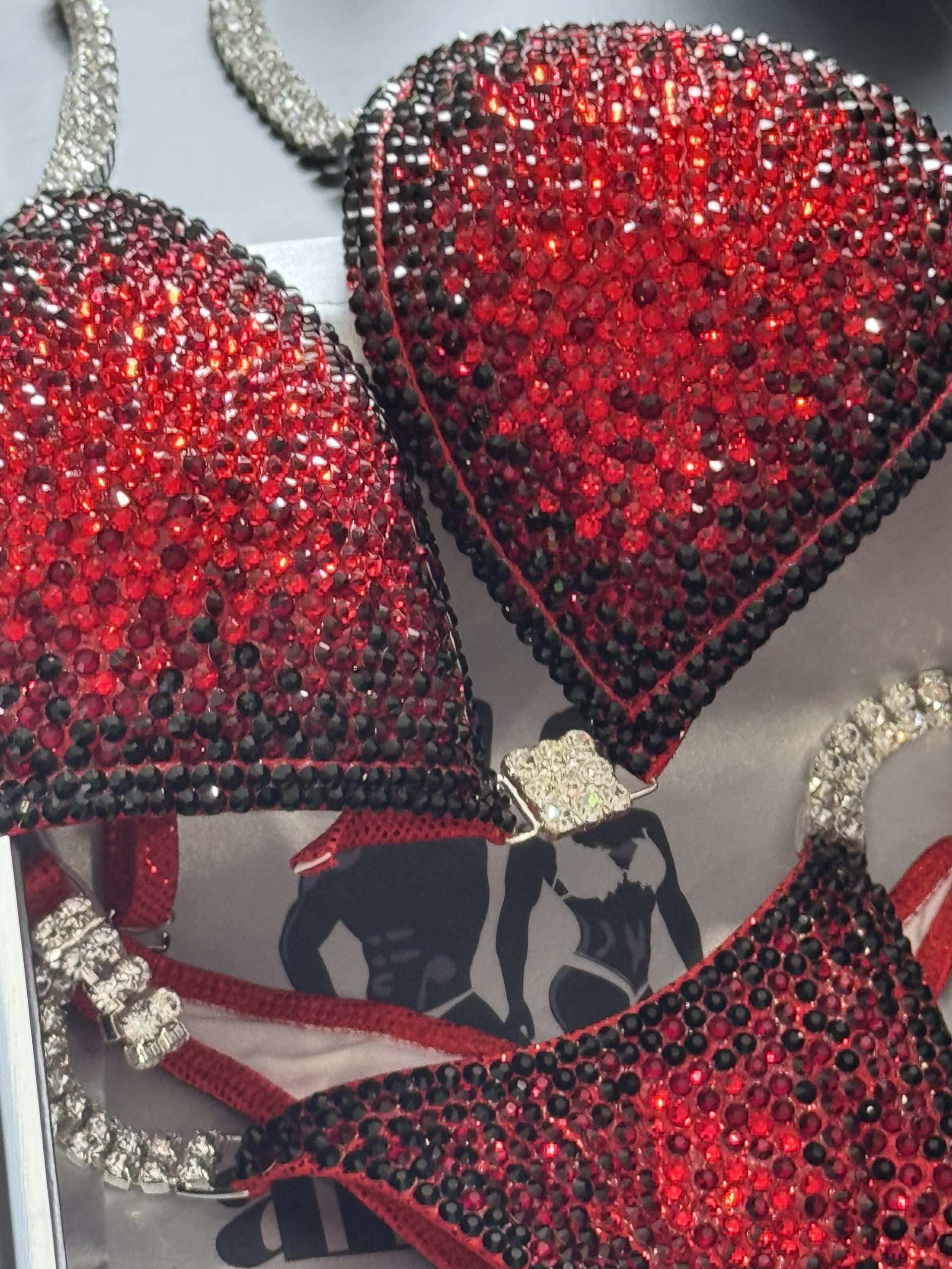 BIKINIS in RED FABRICS - Image 9
