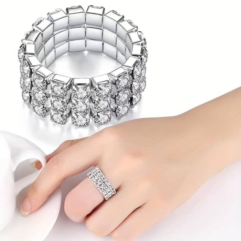 STRETCHY SILVER CRYSTAL RING